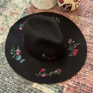 Lucky brand black and floral felt hat